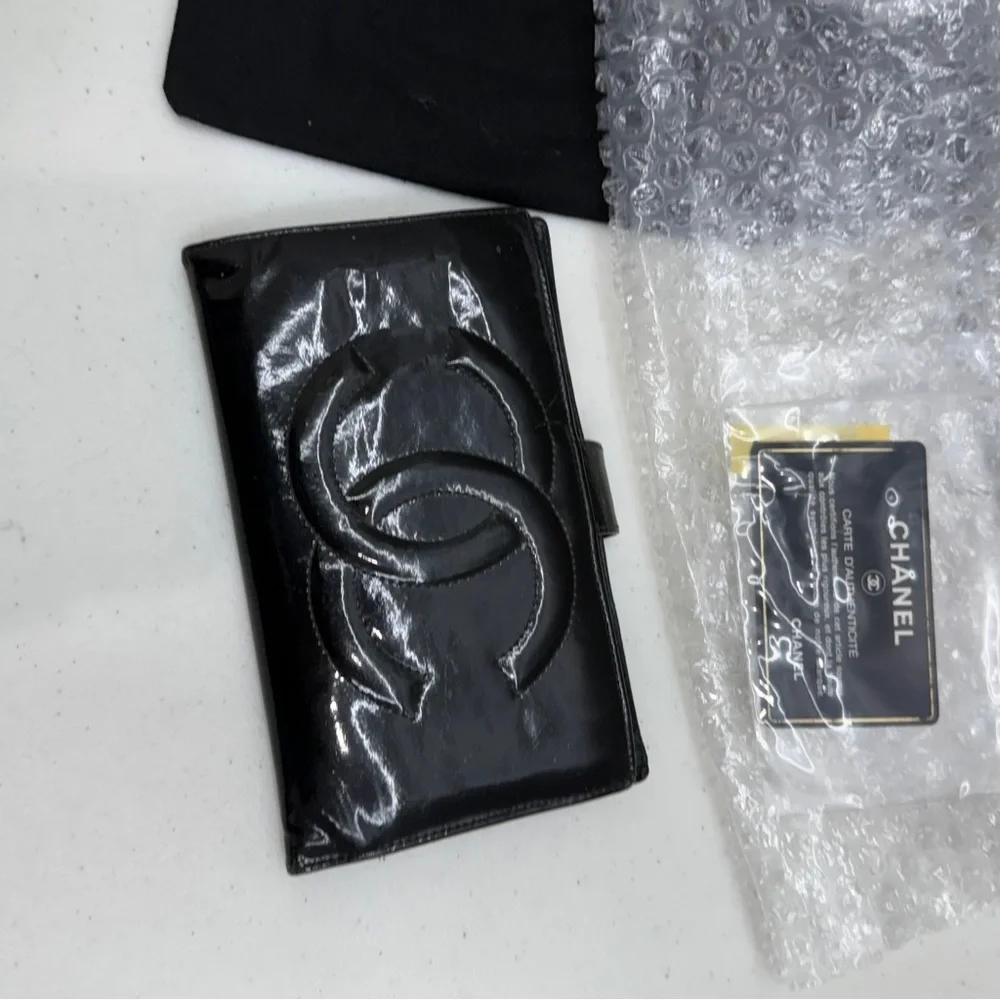 CHANEL Patent Leather Long wallet Black Gorgeous